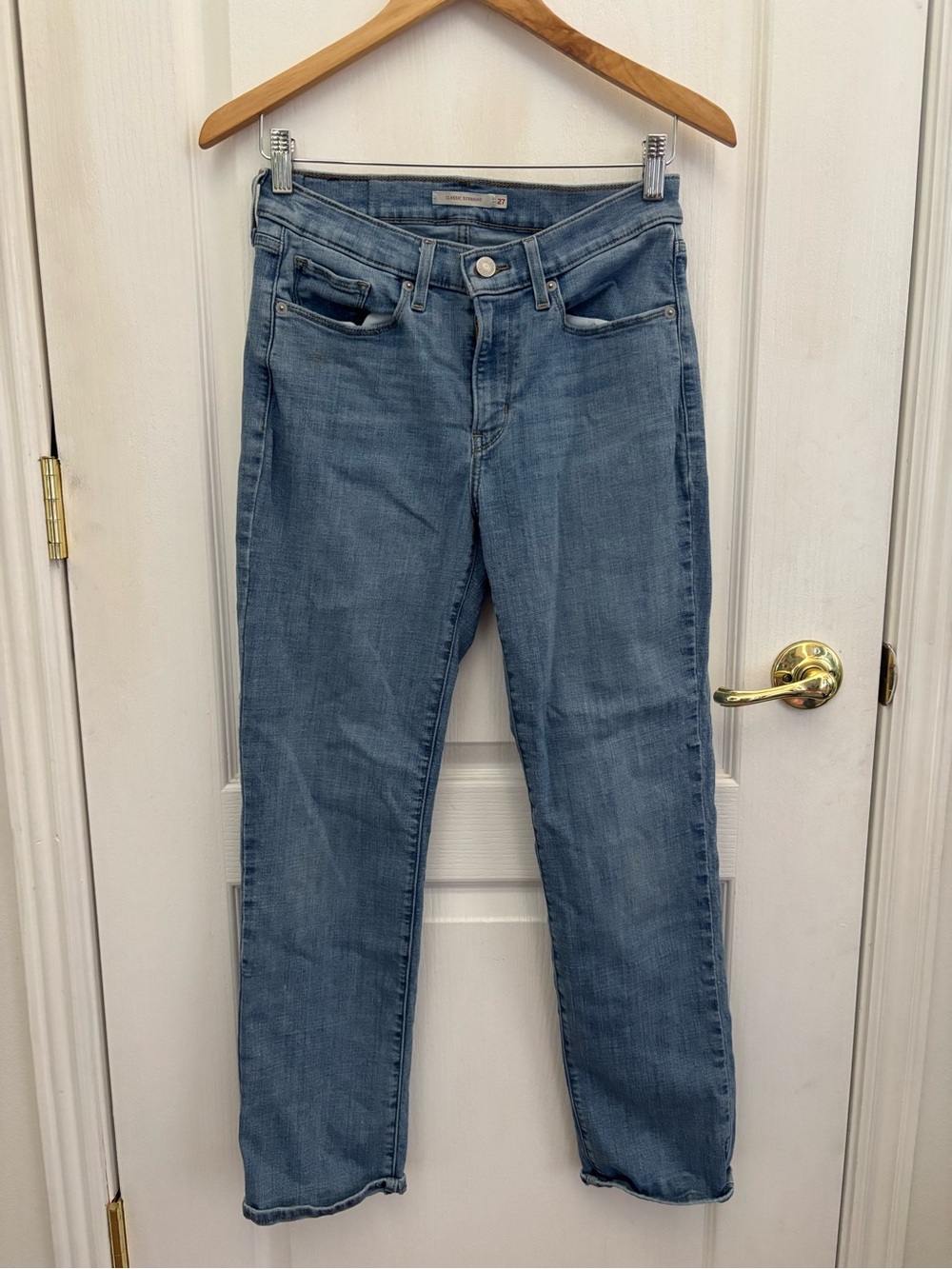 Levi’s Classic Straight Light Blue Women's Size 27 Jeans